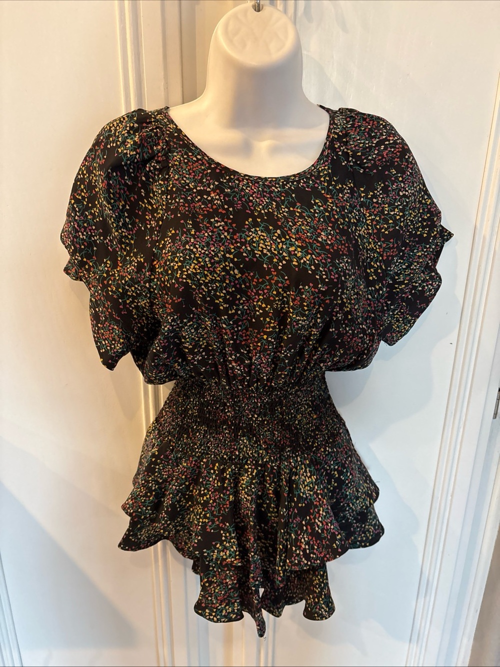 EUC 100% Silk Parker New York Black Multi Dots Peplum Top  Ruffles Sz S Elastic